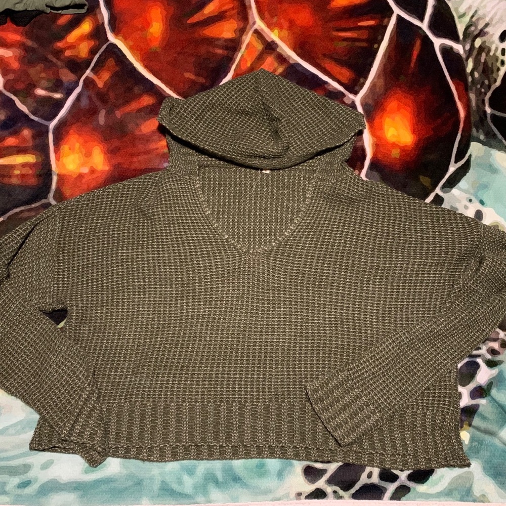Cropped Army Green Long Sleeved Hoodie